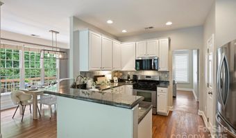 2100 Sablewood Dr, Charlotte, NC 28205