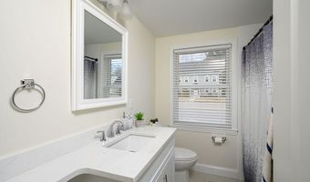1065 Bedford St, Abington, MA 02351