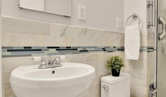 7822 MOORLAND Ln, Bethesda, MD 20814