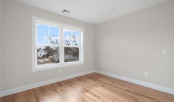 39 Winsor St, East Providence, RI 02914