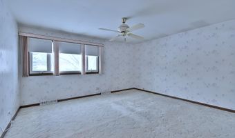 231 N Flora Pkwy, Addison, IL 60101