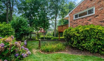 4006 JUSTINE Dr, Annandale, VA 22003