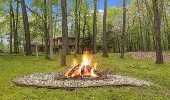 326 Greentree Ln NE, Ada, MI 49301