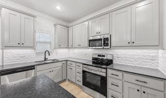 100 Selkirk Dr, Bella Vista, AR 72715