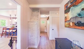 221 Lincolnville Ave, Belfast, ME 04915