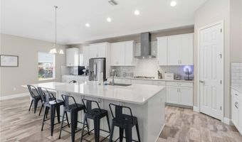 7526 PARADISO Dr, Apollo Beach, FL 33572