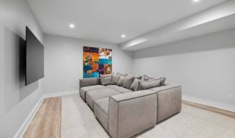 97 Oak Ln, Amagansett, NY 11937