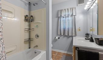 710 Washington St, Algoma, WI 54201