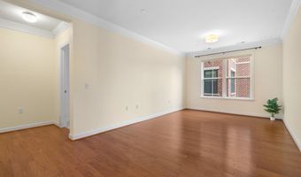 2101 N MONROE St 213, Arlington, VA 22207