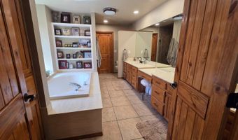 568 Woodford Rd, Ardmore, OK 73401