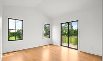 2 Stone Bridge Dr, Middletown, RI 02842