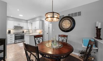 170 Cascade Terrace Dr, Ballwin, MO 63021