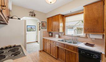 2755 Springfield Lake Dr, Akron, OH 44312
