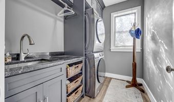 4 Isabella Ct, Atlantic Highlands, NJ 07716