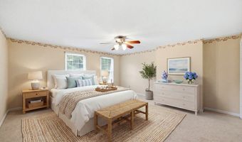 2 Mansion Woods Dr B, Agawam, MA 01001
