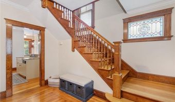 8 Bush St, Newport, RI 02840