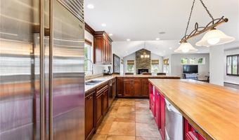 18 Anawan Ave, Narragansett, RI 02882