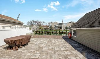 25 Cape Rd, Amityville, NY 11701