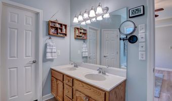 3816 Legacy Village Dr, Benton, AR 72015