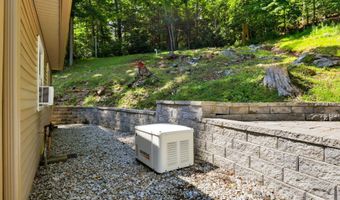 63 Lake Shore Dr, Barnstead, NH 03225