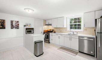 5801 DEVONSHIRE Dr, Bethesda, MD 20816