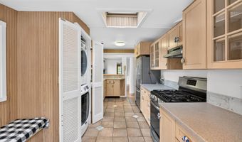 207 Pawson Rd, Branford, CT 06405