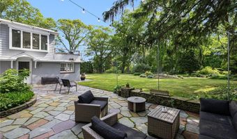 2 Carvin Ct, Warwick, RI 02886