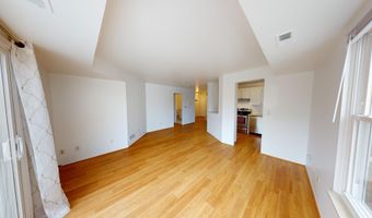 2221 S Huron Pkwy 4, Ann Arbor, MI 48104