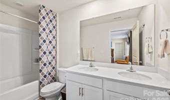 2 Chambers Garden Dr, Arden, NC 28704