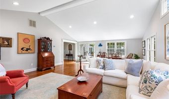 11 Harbour Rd, Barrington, RI 02806
