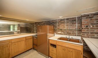 425 Kenilworth Ln, Ballwin, MO 63011