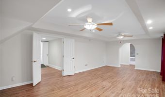 1212 Burtonwood Cir, Charlotte, NC 28212