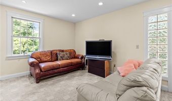 93 Kickemuit Ave, Bristol, RI 02809