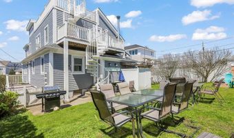 45 Crescent Rd, Middletown, RI 02842
