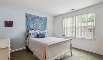 27 Riverview Ct 27, Brookfield, CT 06804
