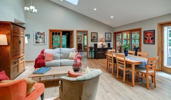 2877 Glacier Valley Rd, Fitchburg, WI 53711