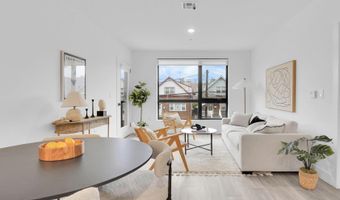 117 W 2ND St 202, Bayonne, NJ 07002