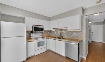 2427 Hidden Meadow Ln, Ballwin, MO 63021