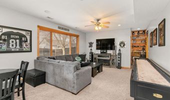 1620 Pinewood Ct SW, Altoona, IA 50009