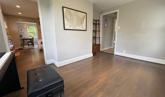 2011 N UPTON St, Arlington, VA 22207