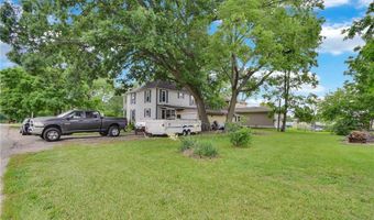 118 7th St, Baldwin City, KS 66006