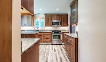 4 Pineway Dr, Auburn, ME 04210