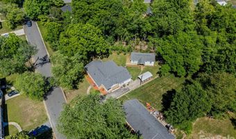3326 Dunaire Dr, Charlotte, NC 28205