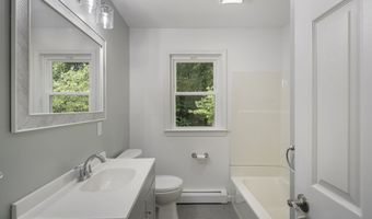 31 Roslyn Dr, Cheshire, CT 06410