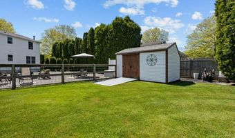 56 Pasture Farm Dr, Middletown, RI 02842