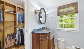 17 Wolfpits Rd, Bethel, CT 06801