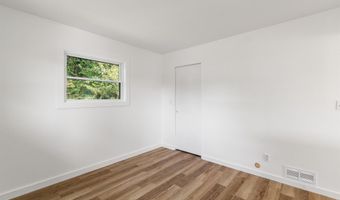 21 Moonlight Dr, Barre, VT 05641