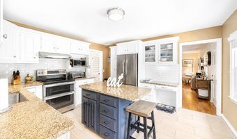 11 Autumn Ln, Attleboro, MA 02703