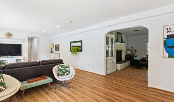 6916 PACIFIC Ln, Annandale, VA 22003