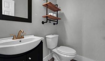 33 School St, Ashville, OH 43103